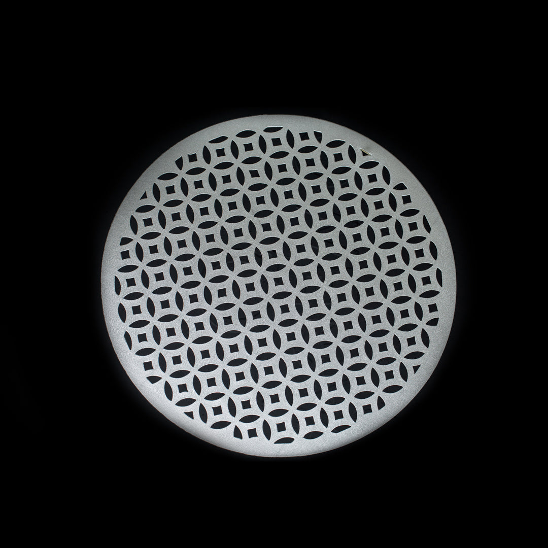 Balck I White round silver table mat