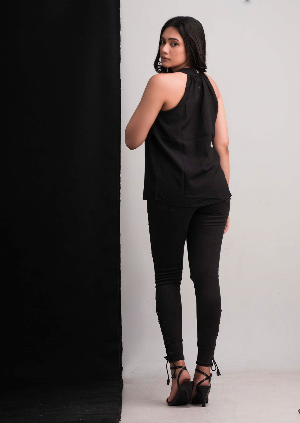 Black high clearance neck sleeveless blouse